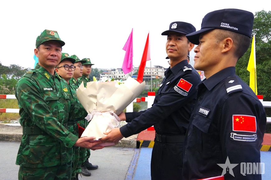 Vietnamese and Chinese units conduct joint law enforcement patrol along border